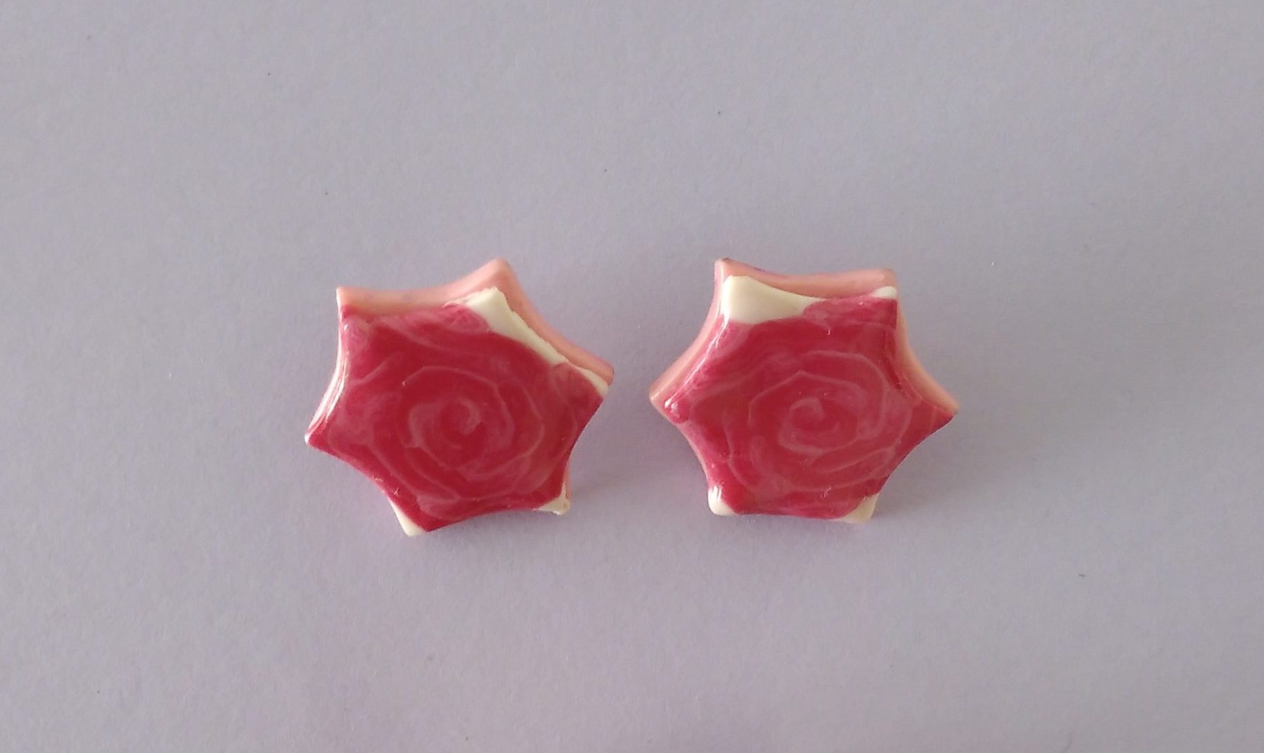 Collection de boucles d'oreilles en pâte polymère – Image 3