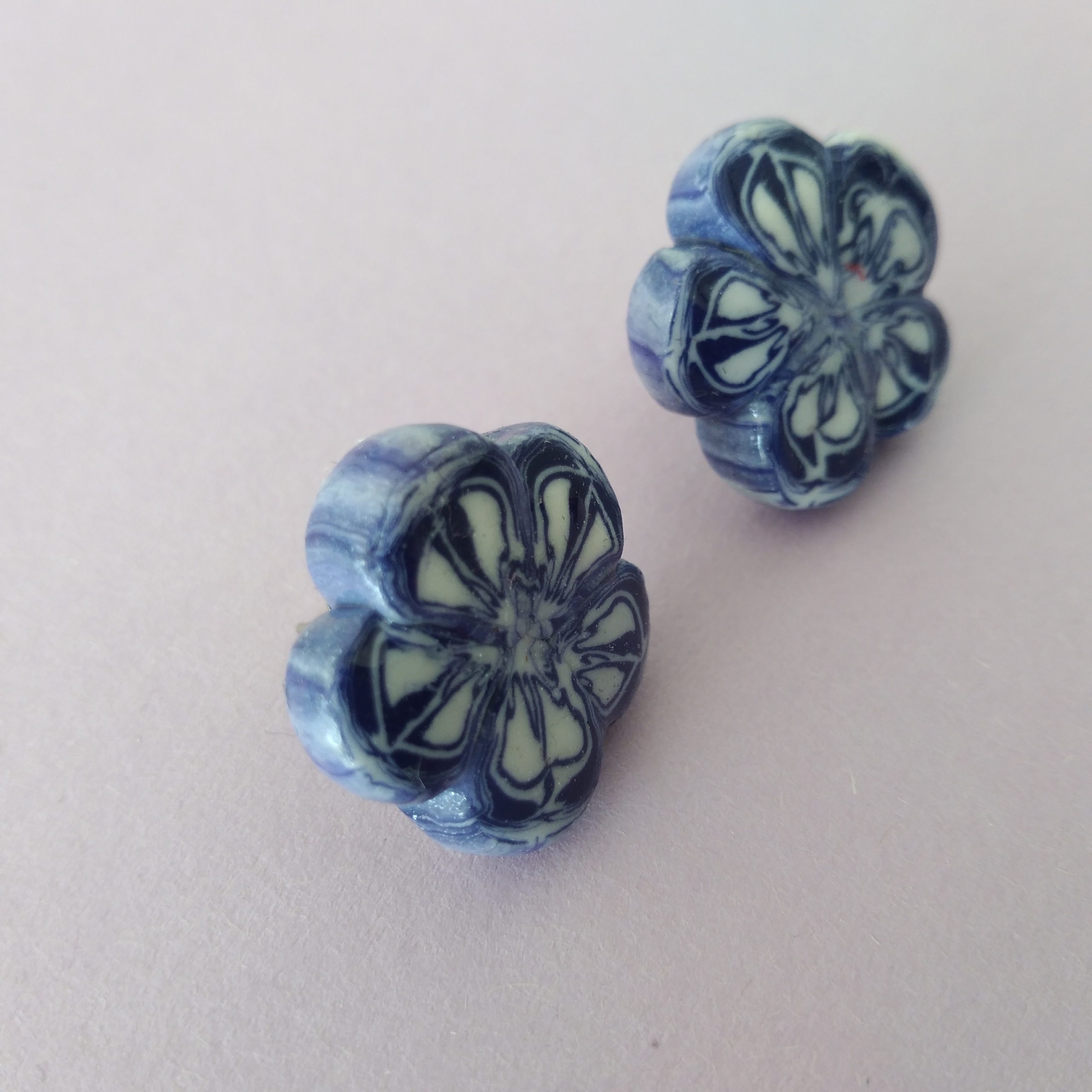 Collection de boucles d'oreilles en pâte polymère – Image 8