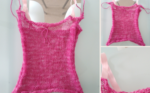 Modèle Vénusia top Tricoté avec une machine manuelle (Sentro)